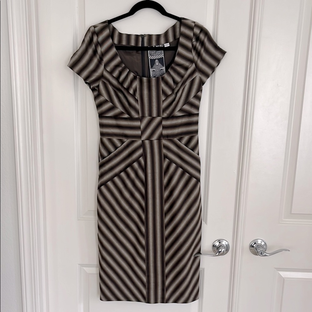 Vintage L.A.M.B. Union Jack Dress
Size 6 🐑
